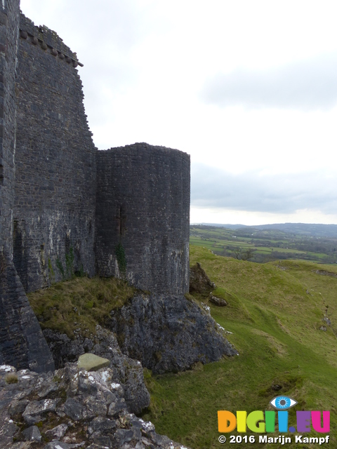 FZ025660 Carreg Cennen Castle